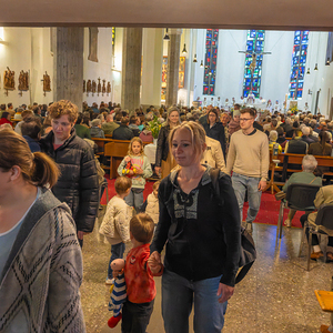 Festgottesdienst - Kinder gehen zur Kinderkirche