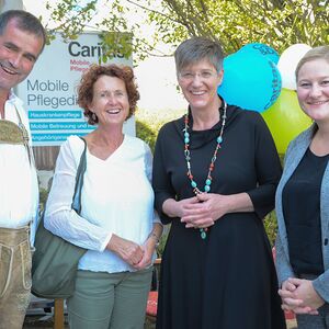 „Bell-Schneeweiß-Eidenhammer-Schmid“: Pfarrer Mag. Reinhard Bell; Christine Schneeweiß, Sozialberatungsstelle Mondsee; Judith Eidenhammer, Sozialausschuss der Gemeinde Mondsee; Mag.a Astrid Schmid, Stellvertreterin des Obmannes des Sozialhilfeverband
