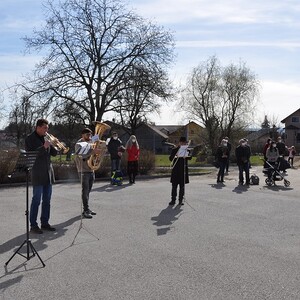 Pfarre Franking, vor der Mehrzweckhalle 