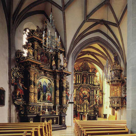 Innenraum mit linkem Seitenaltar, Hauptaltar und der Kanzel