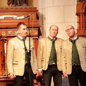 mit dem Musikverein Kleinraming, dem Behamberger Chor 'In ana Dur' und der Michlbauern Rud