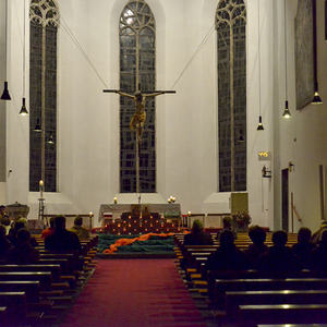 Stimmungsvoller Abendgottesdienst mit Taizé-LiedernGesänge, die Einfachheit ausstrahlen und zur Ruhe kommen lassen, das sind die Lieder der französischen Taizé-Gemeinschaft. Etwas von dieser Atmosphäre wurde bei der Sonntag-Vorabendmesse in Kirchdor
