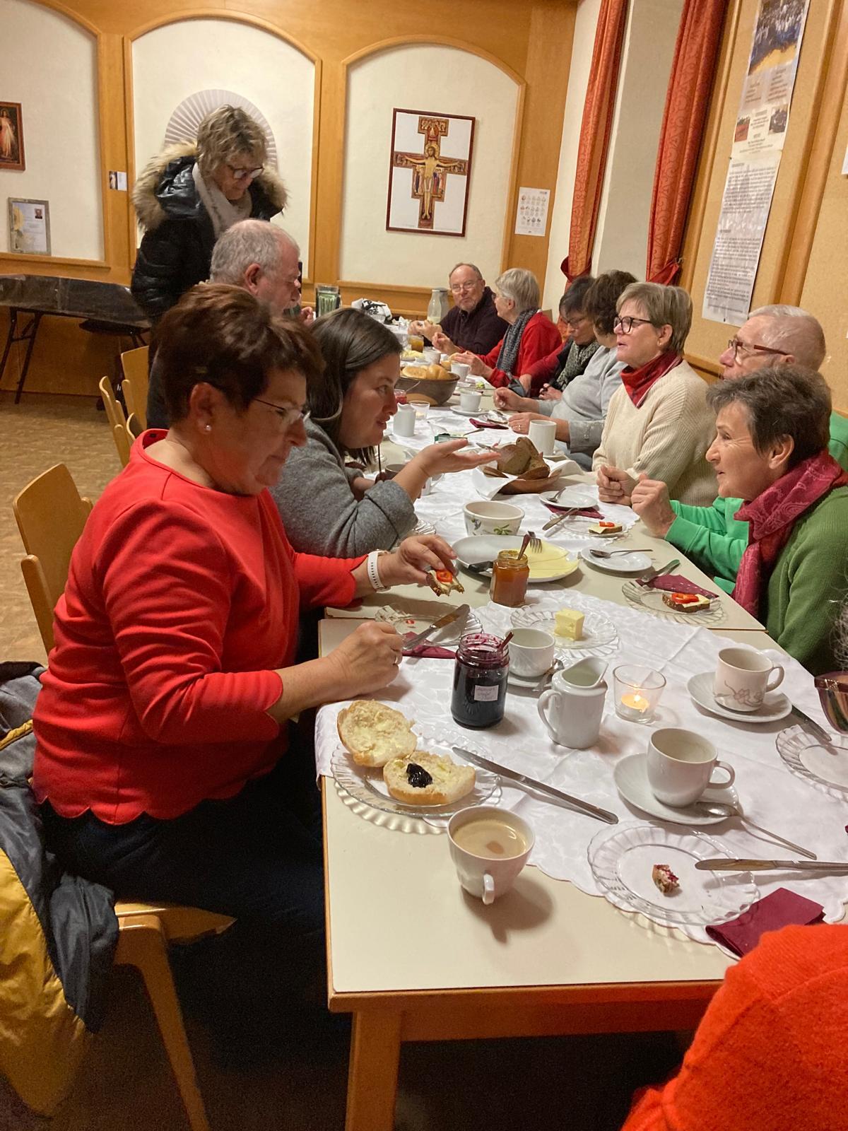 Frühstück im Pfarrheim