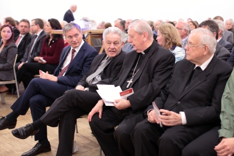 Bundesminister Alois Stöger, LH Josef Pühringer, Bischof Ludwig Schwarz und Bischof em. Maximilian Aichern beim Festakt zum 70. Todestag von Johann Gruber in St. Georgen an der Gusen. Fotos: Christian Herzenberger. © Christian Herzenberger