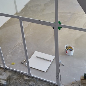 Bodenplatten legen Seitenkapelle