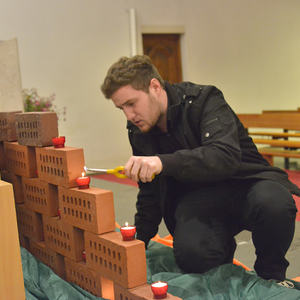Stimmungsvoller Abendgottesdienst mit Taizé-LiedernGesänge, die Einfachheit ausstrahlen und zur Ruhe kommen lassen, das sind die Lieder der französischen Taizé-Gemeinschaft. Etwas von dieser Atmosphäre wurde bei der Sonntag-Vorabendmesse in Kirchdor