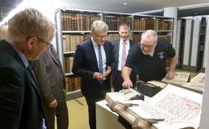 Besuch von Bgm. Luger an der KTU Linz, hier in der Universitätsbibliothek © KTU