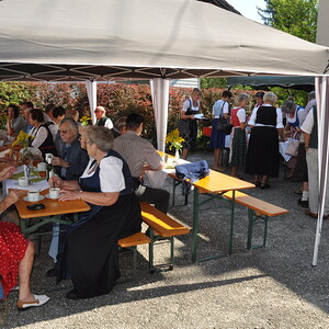 anschließend  Frühschoppen