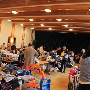 Erfolgreicher Baby- und Kinderkleider-Basar