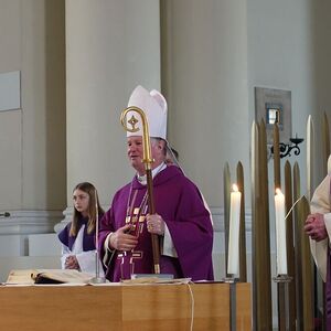Bischofbesuch in Pfarre Linz-Hl. Familie - So. 19. März 2023                               