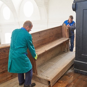 Empore Holz mit Hartöl einlassen