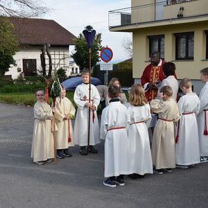 Palmweihe vor dem Pfarrheim
