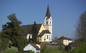 Pfarre St. Georgen an der Gusen (Link zum Foto: https://commons.wikimedia.org/wiki/File:Parish_Church_St._Georgen_an_der_Gusen.jpg)