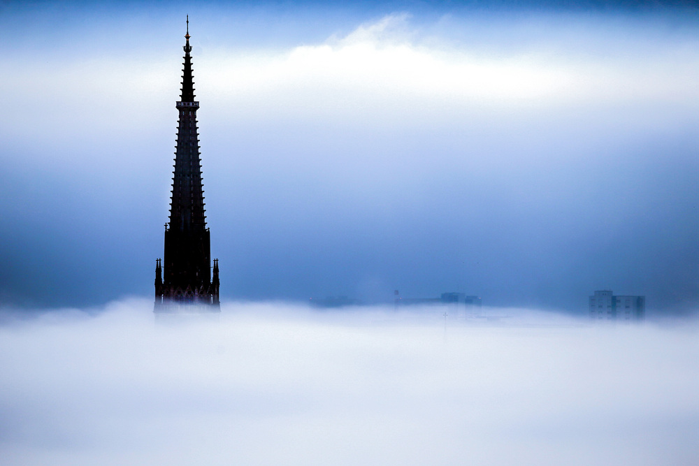 Neuer Dom im Nebel