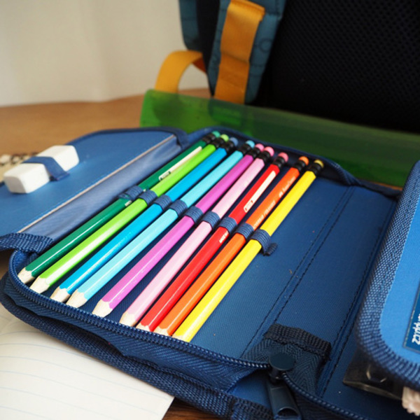 Federschachtel mit Buntstiften