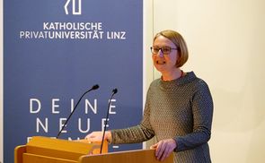 Antrittsvorlesung zu Post-Urbanität: Univ.-Prof.in Dr.in Ilaria Hoppe.