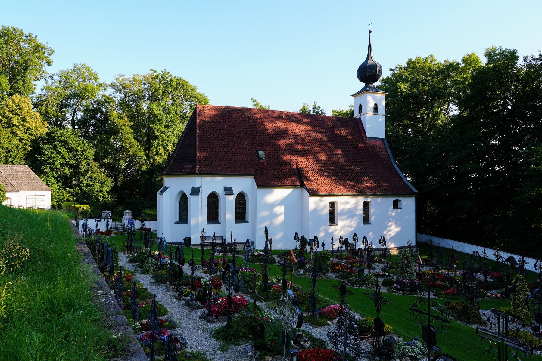 Kirche in St. Radegund / © Martin Pilgram Anlässlich des Todestages des Seligen Franz Jägerstätter findet jährlich in St. Radegund das von Pax Christi in Kooperation mit der Pfarre St. Radegund organisierte internationale Gedenken statt.