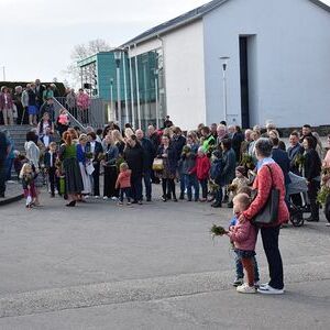 Palmweihe vor dem Pfarrheim