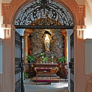 Lourdes-Grotte: Gesamtansicht (ehemalige Josephs-Kapelle)