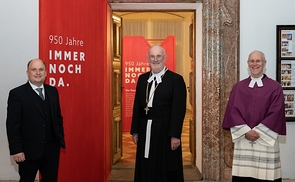 V. l.: Bürgermeister Bernd Schützeneder, Propst Johann Holzinger und Kustos Harald R. Ehrl (Kurator der Ausstellung)