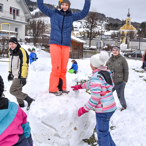 Die Jungschar Kirchdorf mit Schneespielen in der Gruppenstunde