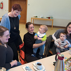 Gemütlicher Ausklang im Pfarrsaal
