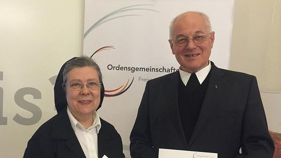 Sr. Beatrix Mayrhofer und Abtpräses Christian Haidinger / © Ordensgemeinschaften Österreich Sr. Beatrix Mayrhofer und Abtpräses Christian Haidinger
