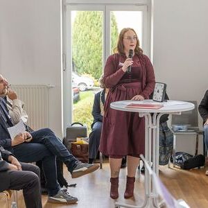 Die Beauftragte für Jugendpastoral Natascha Kahn machte mithilfe einer PowerPoint-Präsentation die Vielfalt und Besonderheit der Pfarren im Dekanat sichtbar.