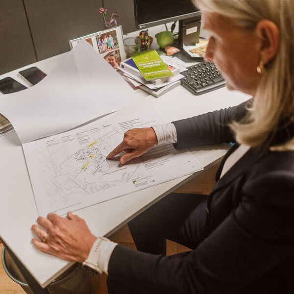 Gabriele Hofer-Stelzhammer, stellvertretende Direktorin im Bildungshaus Schloss Puchberg und ehrenamtliche Pr?sidentin der Katholischen Aktion O?, plant die Erweiterung des Geb?udes.