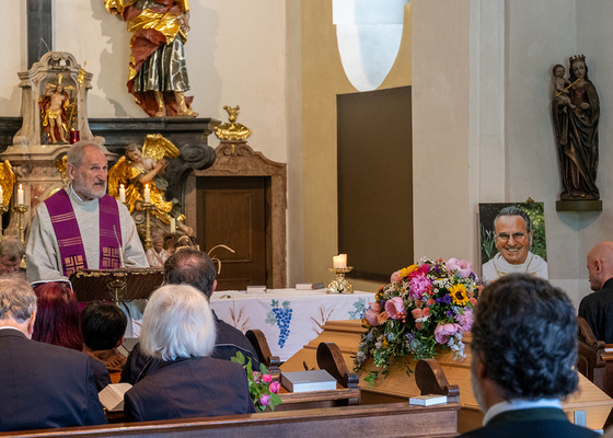 Die Beisetzung in der Pfarre Linz-St. Margarethen nahm Wilhelm Vieböck vor.