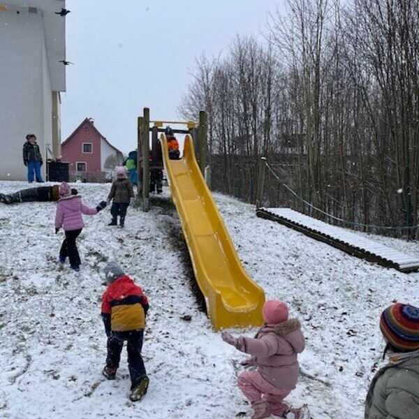 Spielen im Schnee