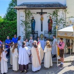 Segnung der Kreuzigungsgruppe am Schmidberg