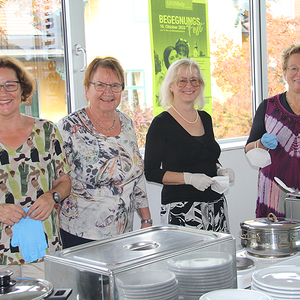Freundlicher Empfang beim Buffet
