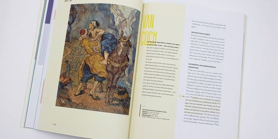 Präsentation Magazin INSPIRIERT | Im Anfang war das Bild / © Günther Matern Doppelseite aus dem Magazin mit Text, Bild und Impuls