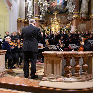 Chor des Konservatoriums für Kirchenmusik der Diözese Linz und Barockensemble Linz unter der Leitung von Wolfgang Kreuzhuber