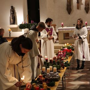 Adventkranzweihe 2022 in St. Quirinus