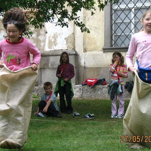 Sackhüpfen beim Ministrantentag