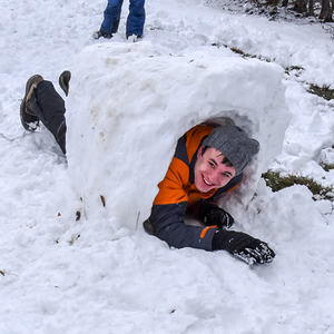 Die Jungschar Kirchdorf mit Schneespielen in der Gruppenstunde