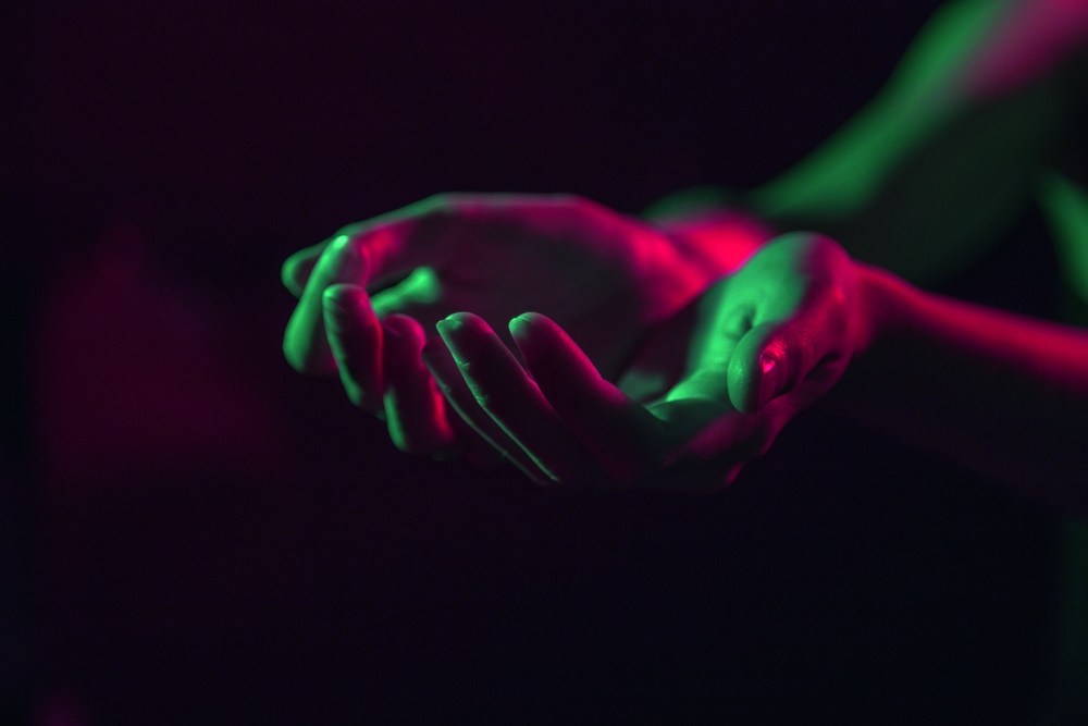 Hände zu eine rSchale geformt