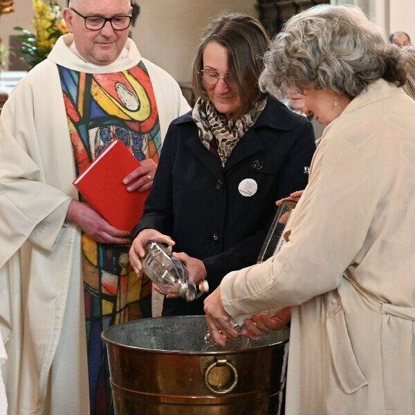 Weihwasser aus 19 Pfarrgemeinden