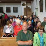 Spirituelle Wanderung zur Römerkirche in Aurachkirchen und Gottesdienst mit Bischof Manfred Scheuer