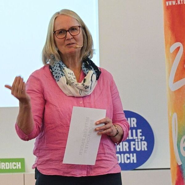 kfb oö-Vorsitzende Margit Schmidinger bei ihrem Impuls 'Sei gut zu dir, wir brauchen dich'