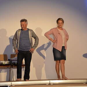 MODENSCHAU und Informationen über ökologisch und fair hergestellte Kleidung 