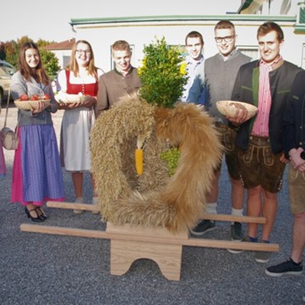 Feierliches Erntedankfest in Pramet