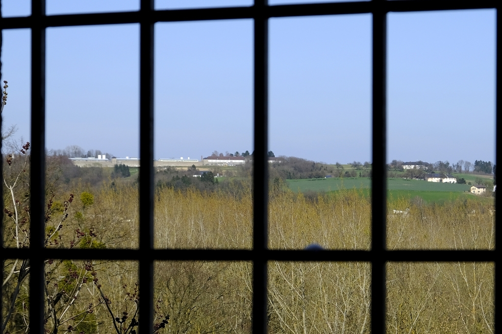 Fenster mit Gitter