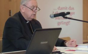 Bischof em. Ludwig Schwarz beim Studientag des Don Bosco Bildungsforums