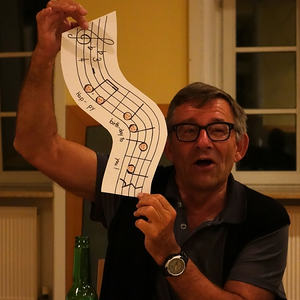 Und hier singt wieder einer...