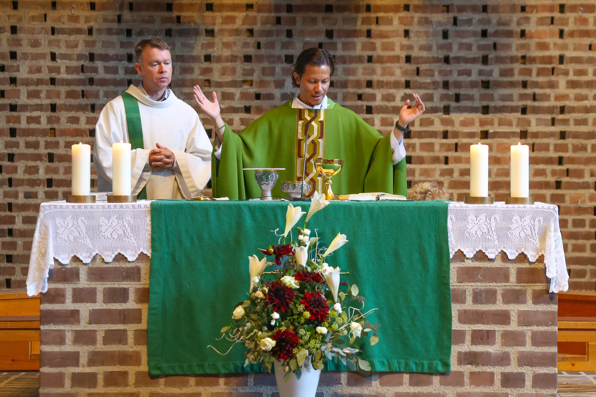 Pater Eduardus / laumat/Matthias Lauber Pater Eduardus Only Putra beim ersten Gottesdienst in unserer Pfarrkirche