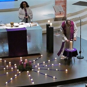 Gottesdienst und Adventkonzert mit den Voices