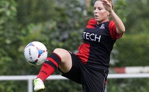 OEFB Frauen Bundesliga Union Kleinmünchen-SK Sturm Graz, 06.09.2014, Katharina Strauchs (Kleinmünchen) erzielt das 1:0 Foto: Foto Lui